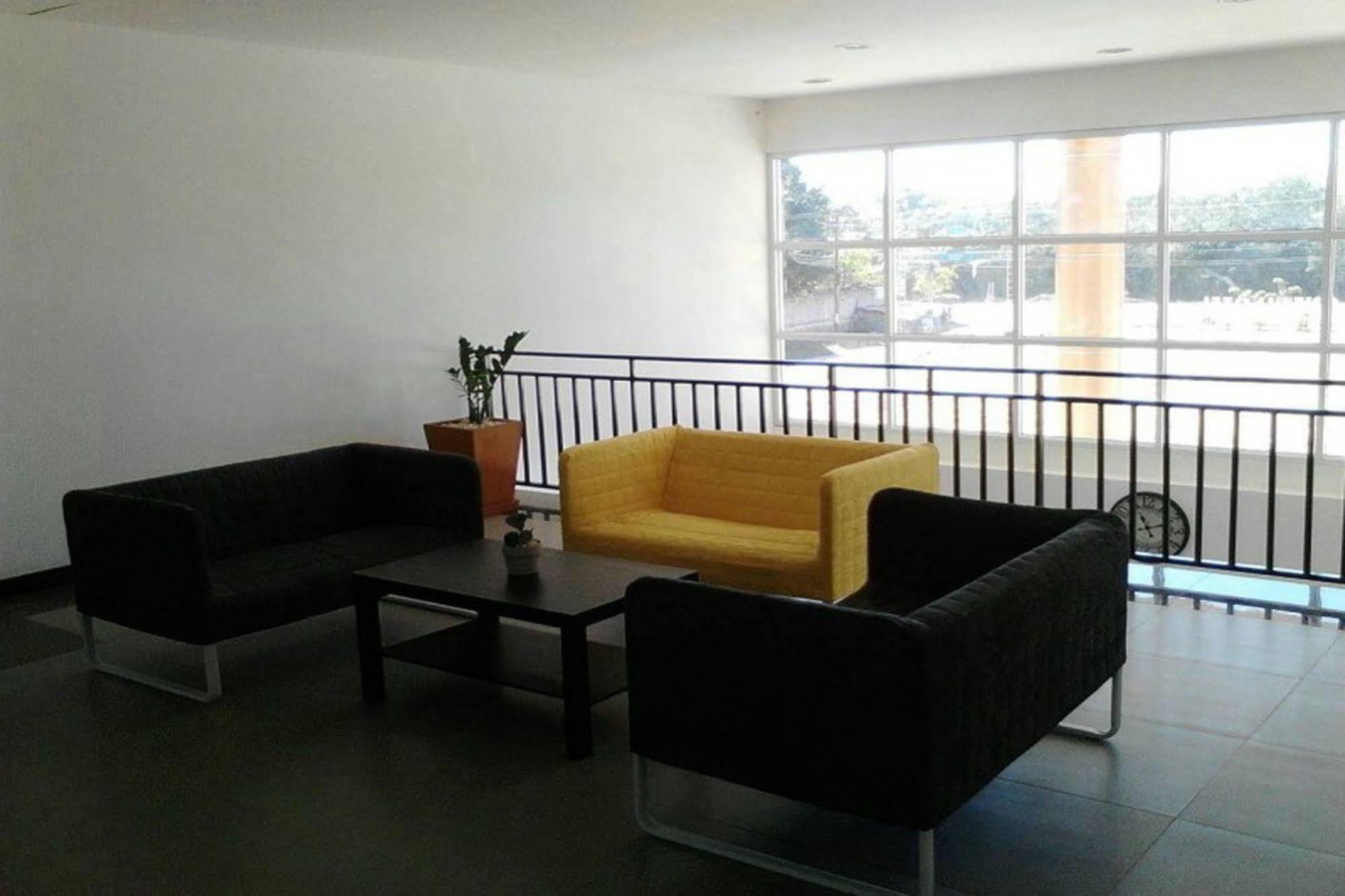 One Fu Hotel Szurin Kültér fotó