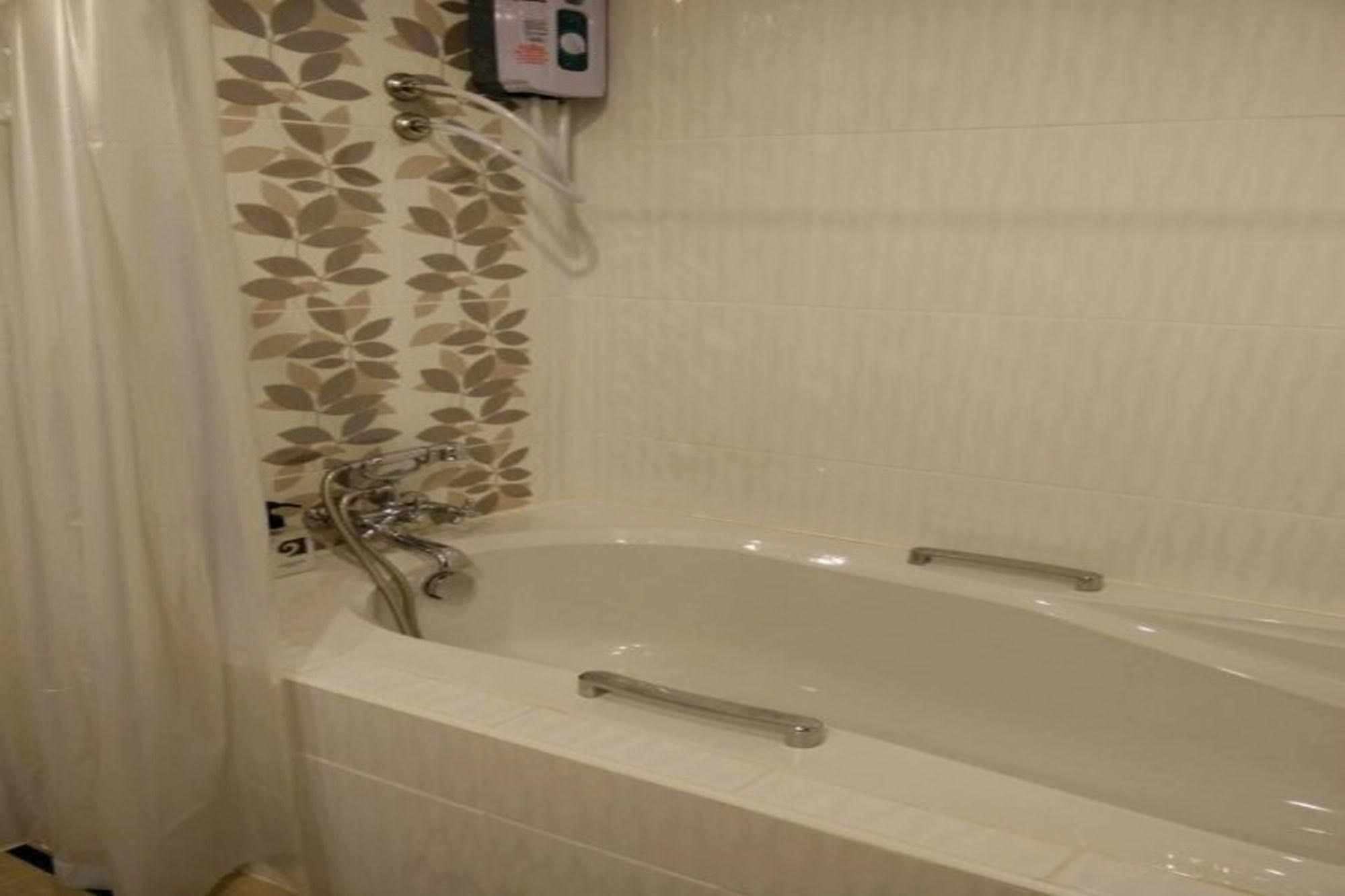 One Fu Hotel Szurin Kültér fotó