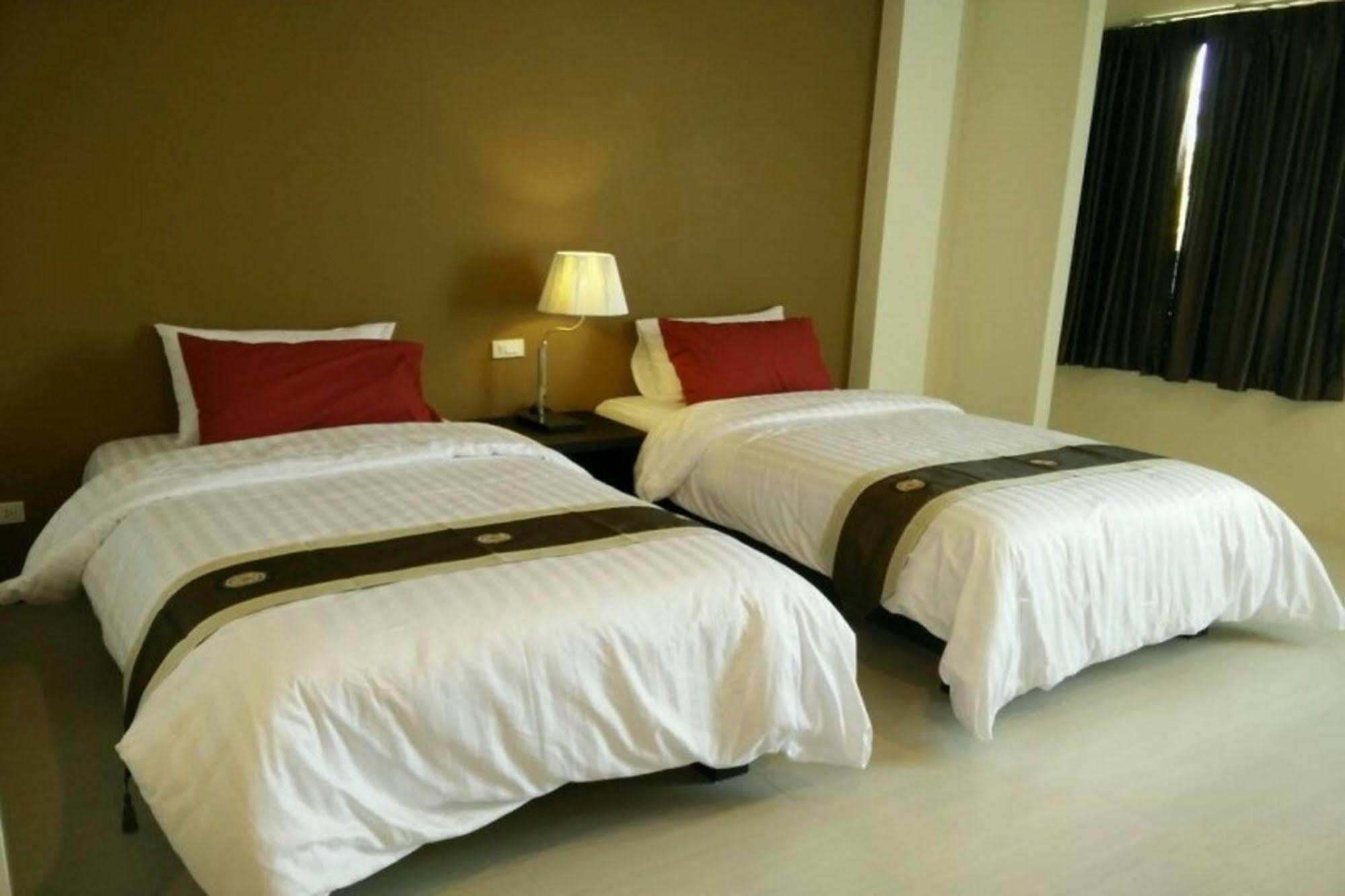 One Fu Hotel Szurin Kültér fotó