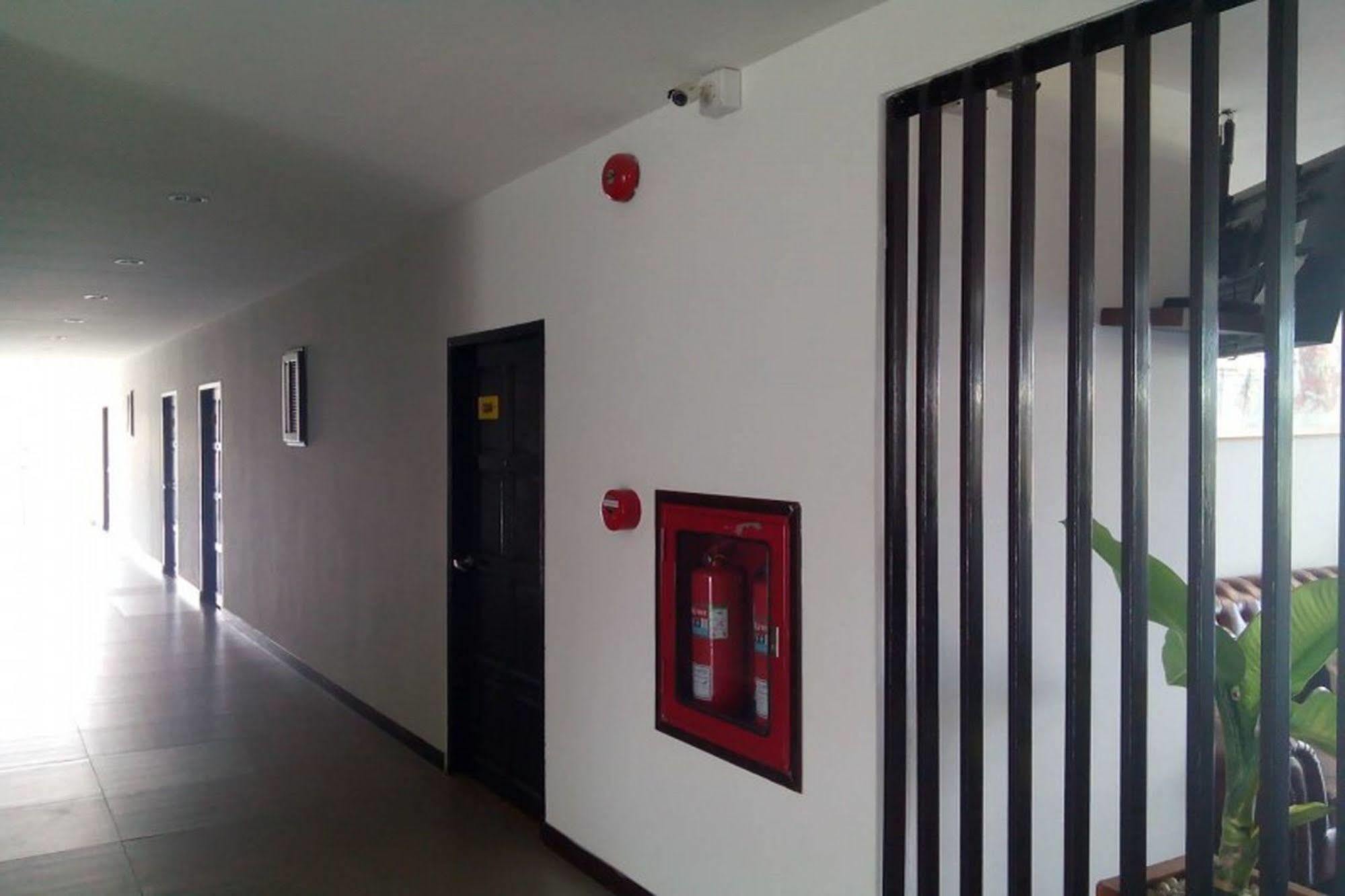 One Fu Hotel Szurin Kültér fotó