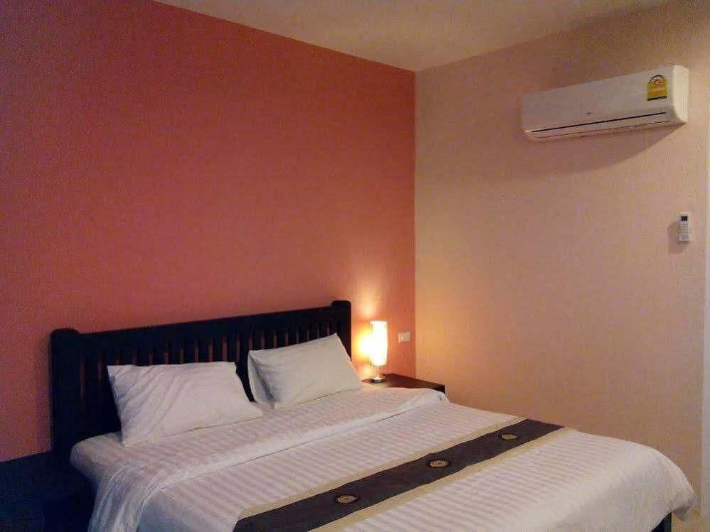 One Fu Hotel Szurin Kültér fotó